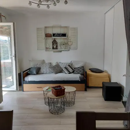 Tranquille Dans La Cite Du Mimosa - 2 Etoiles - Axelle Loc'appart Holiday home *